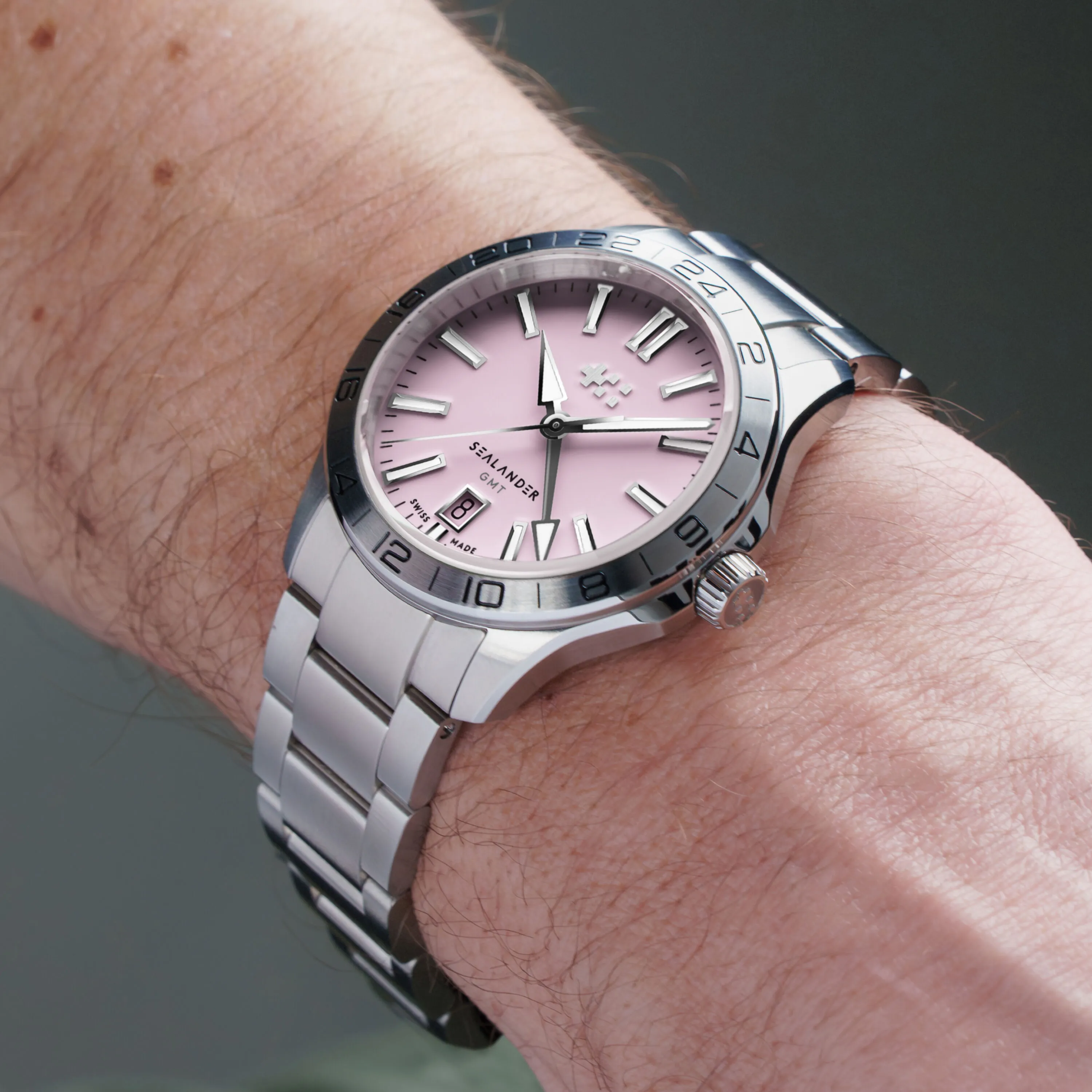 Christopher Ward C63 Sealander GMT Otomatik Pembe C6339AGM4S00P0B0 detay görseli 1
