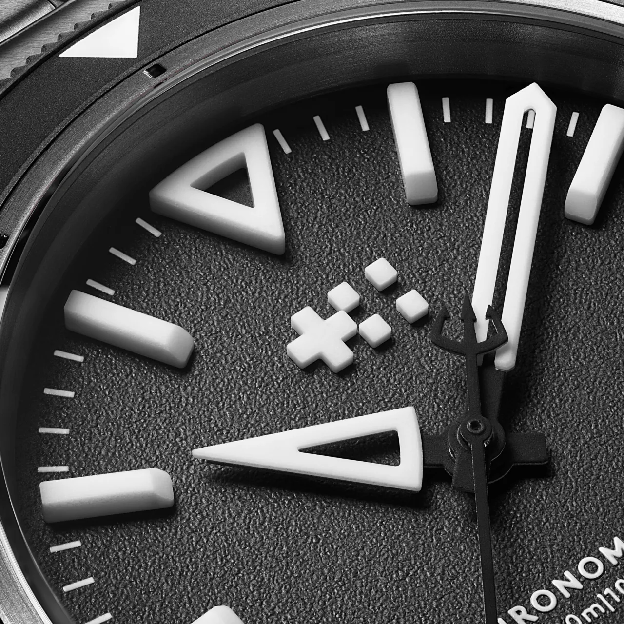 Christopher Ward C60 Trident Lumière Otomatik Siyah C6041C3H31T0KK0RKW detay görseli 2