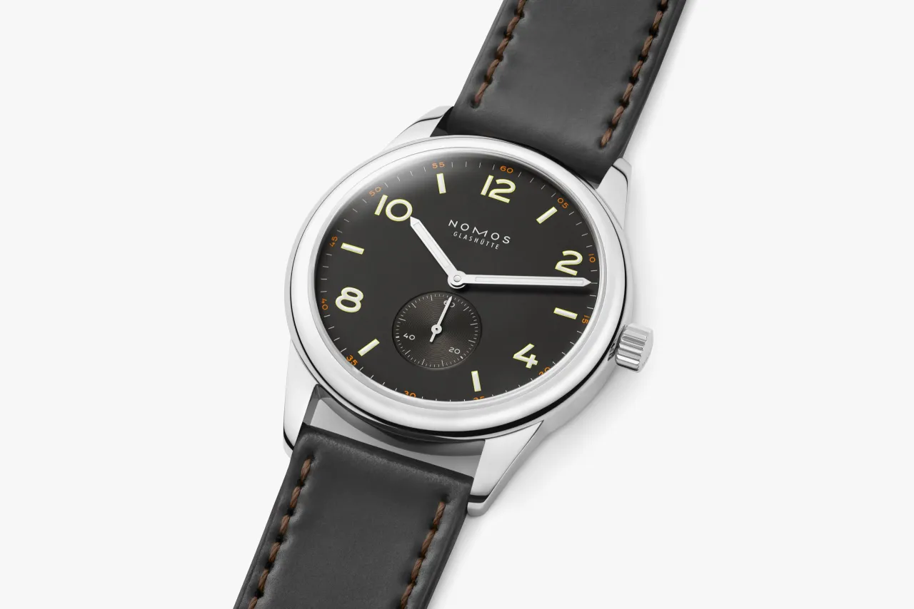 NOMOS Glashütte Club 38 Ruthenium 770GB detay görseli 1