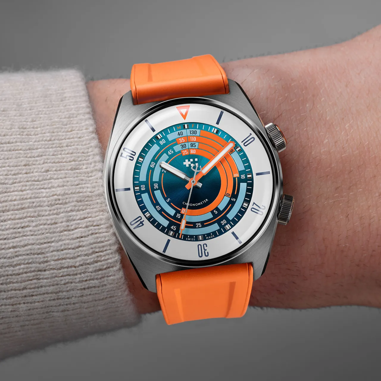 Christopher Ward C65 Super Compressor Elite Otomatik Mavi Turuncu C6541CSC2S0WB0RO detay görseli 1