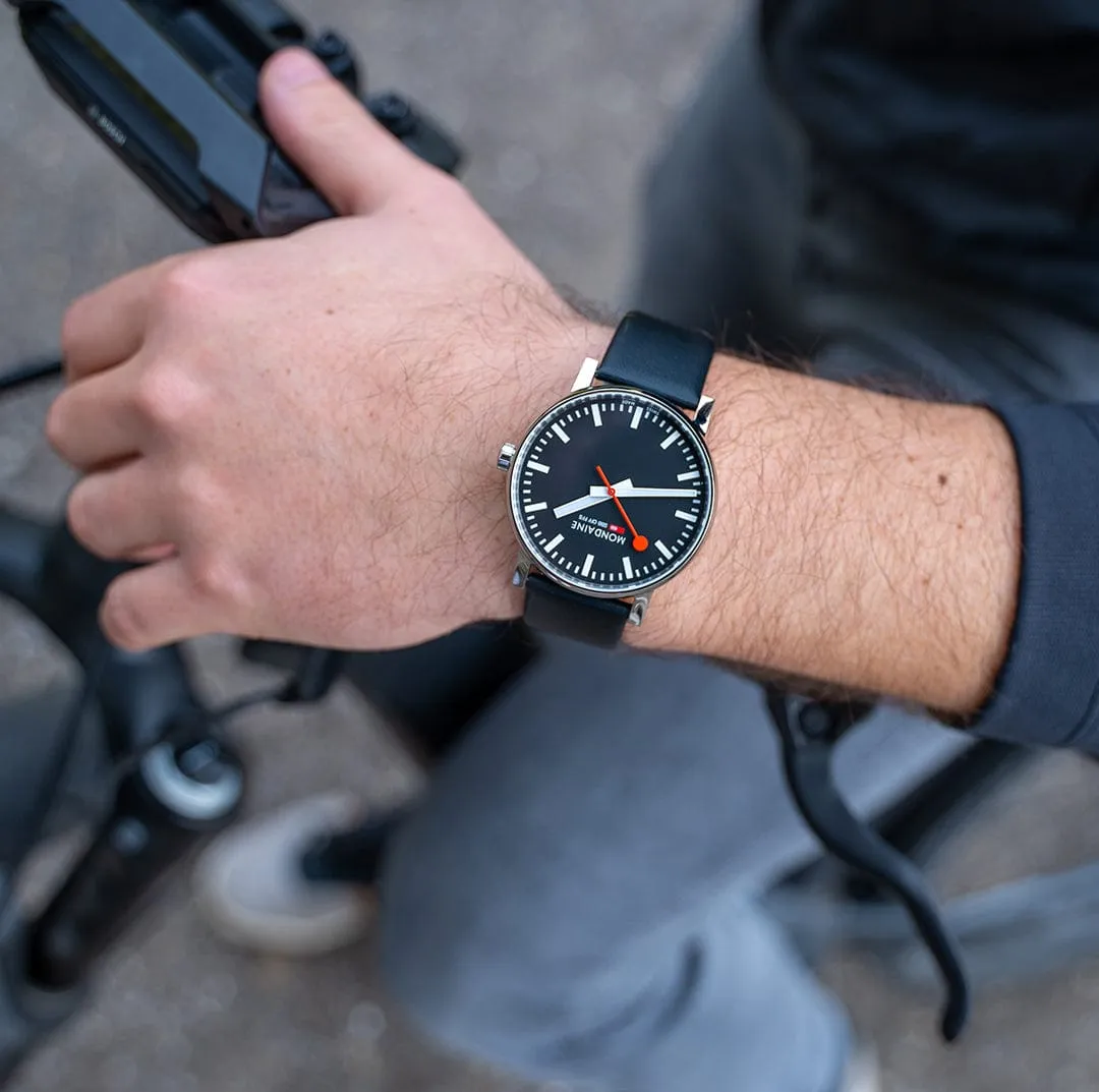 Mondaine Evo2 Siyah MSE43120LB detay görseli 1