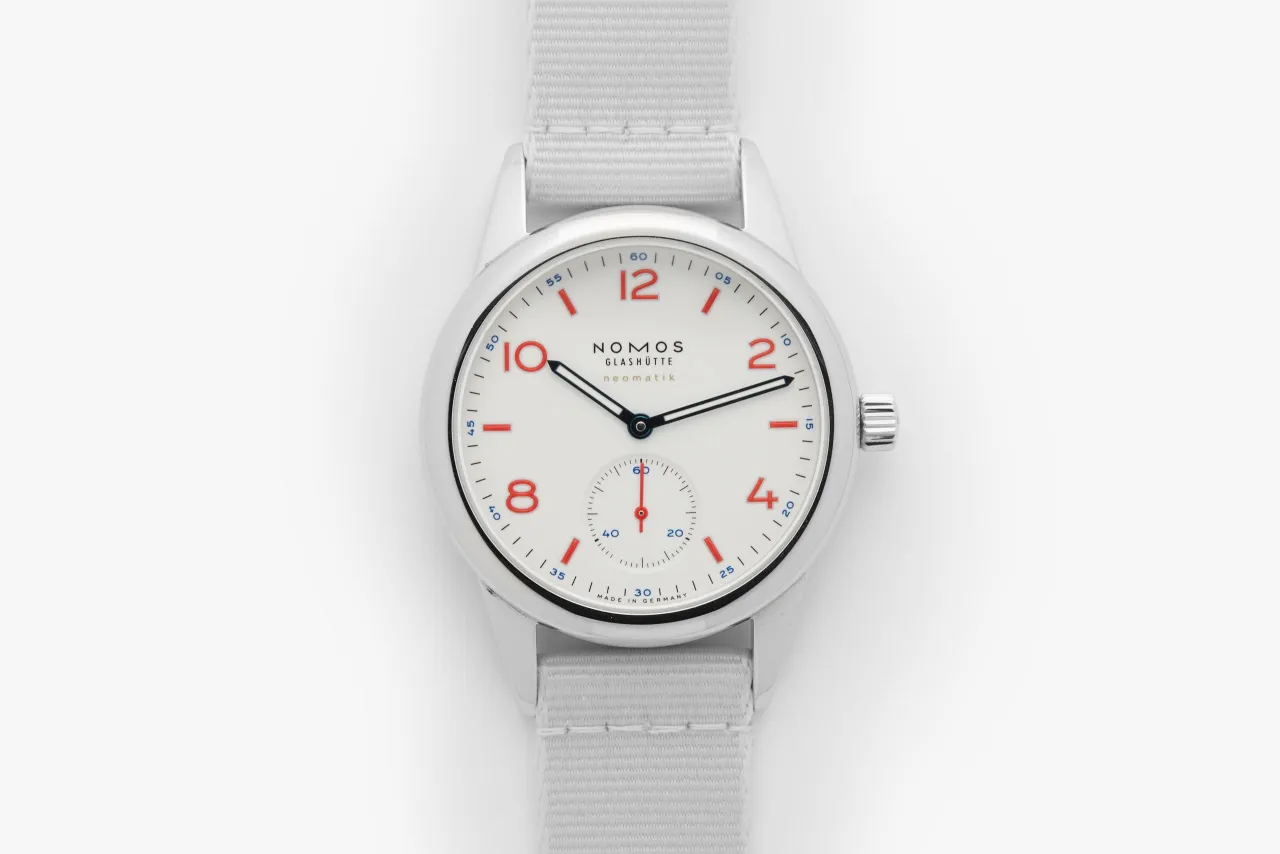 NOMOS Glashütte Club Neomatik Siren White Otomatik 7442 detay görseli 2