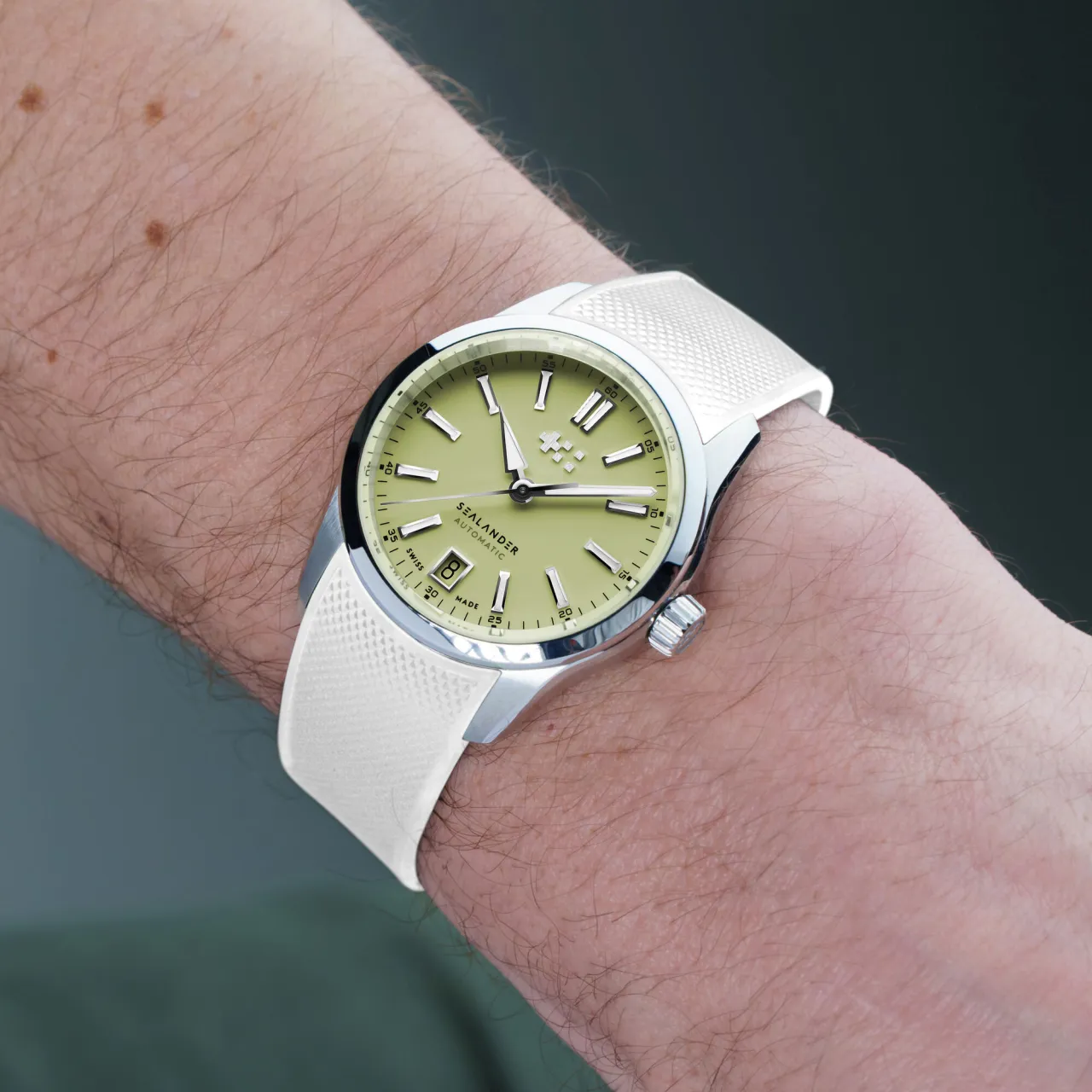 Christopher Ward C63 Sealander Automatic Pistachio C6336ADA4S00V0RW detay görseli 1