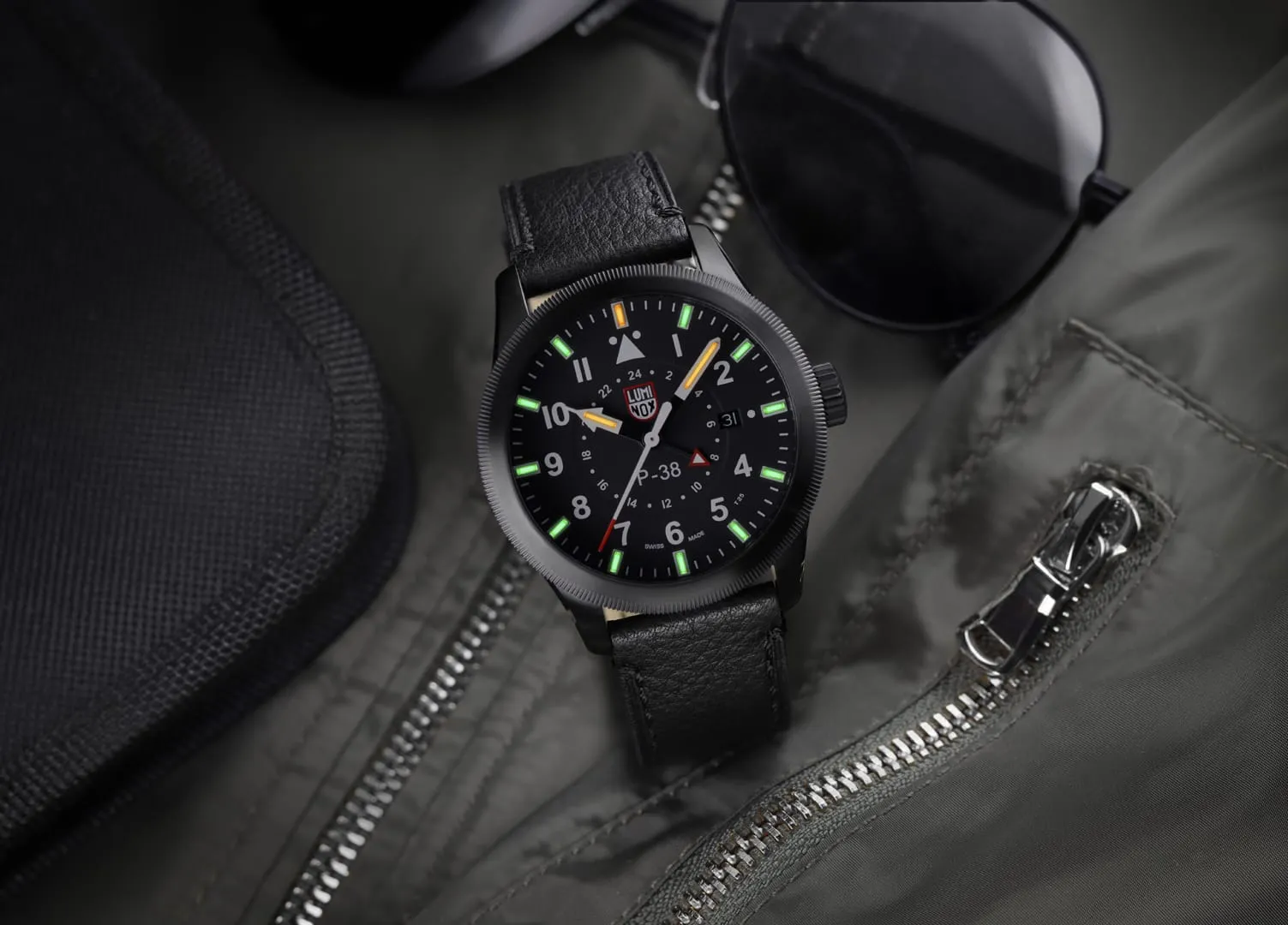 Luminox P-38 LIGHTNING 9520 Series Black Stealth XA9531 detay görseli 5