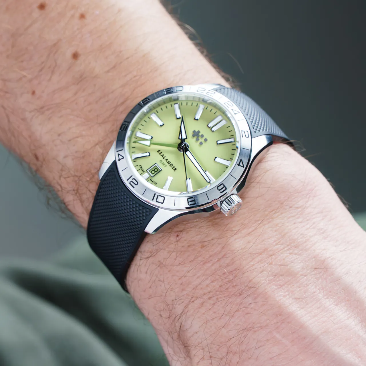 Christopher Ward C63 Sealander GMT Otomatik Pistachio C6339AGM4S00V0RK detay görseli 1