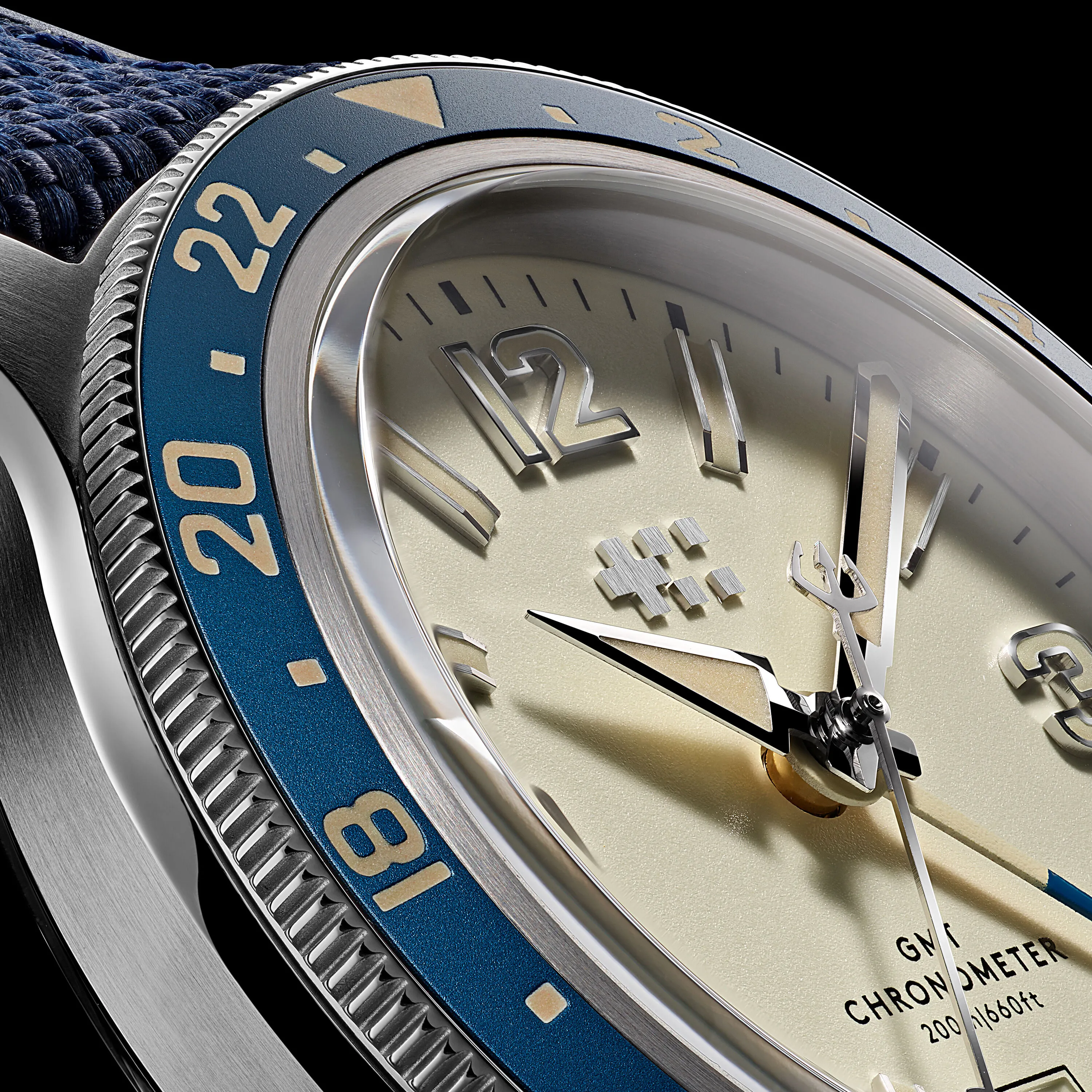 Christopher Ward C60 Trident Biscay GMT Otomatik Sand C6039AGM1S0BW0B0 detay görseli 2