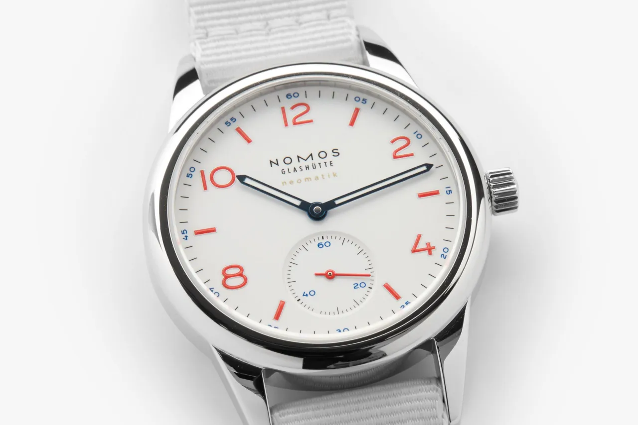 NOMOS Glashütte Club Neomatik Siren White Otomatik 7442 detay görseli 1