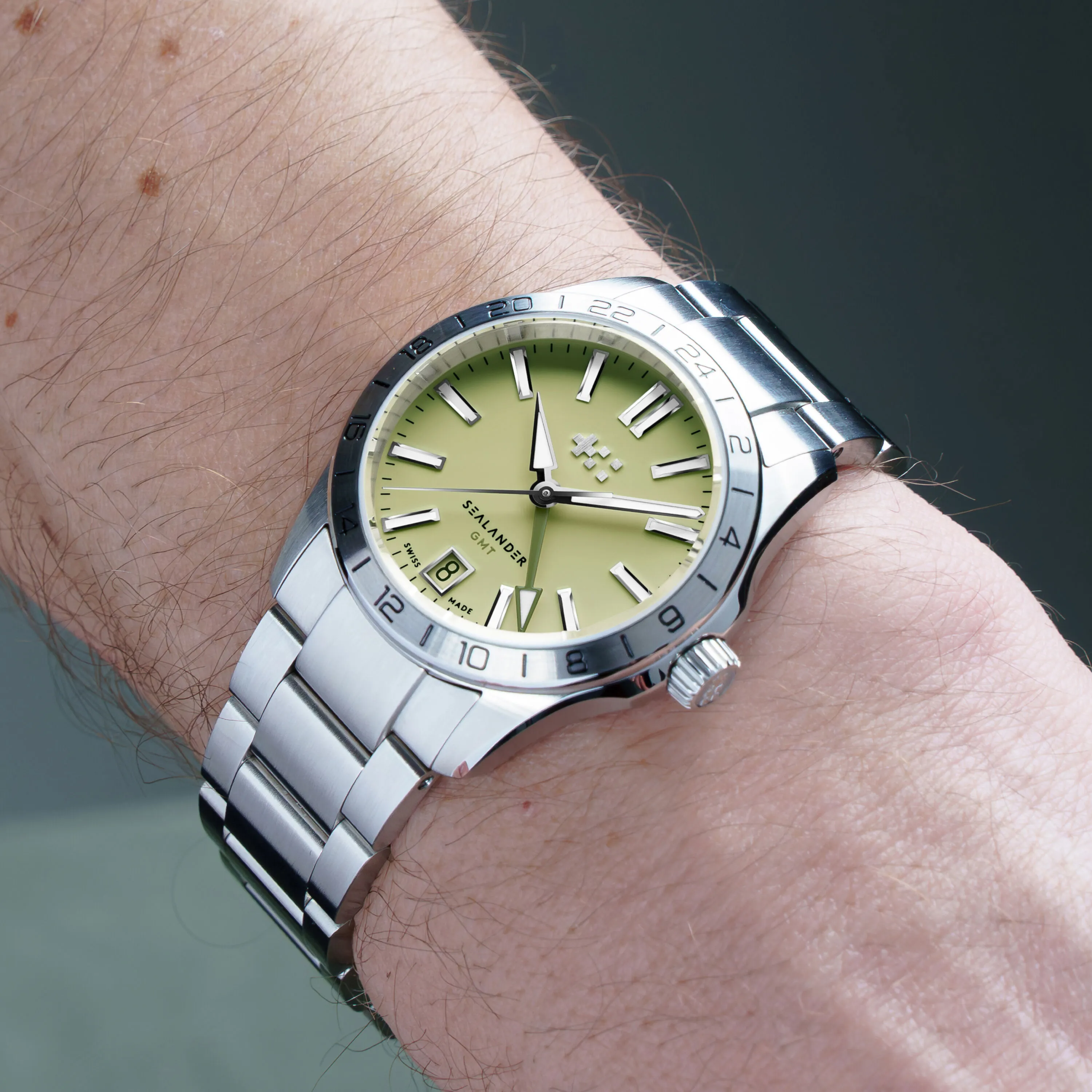 Christopher Ward C63 Sealander GMT Otomatik Pistachio C6336AGM4S00V0B0 detay görseli 1