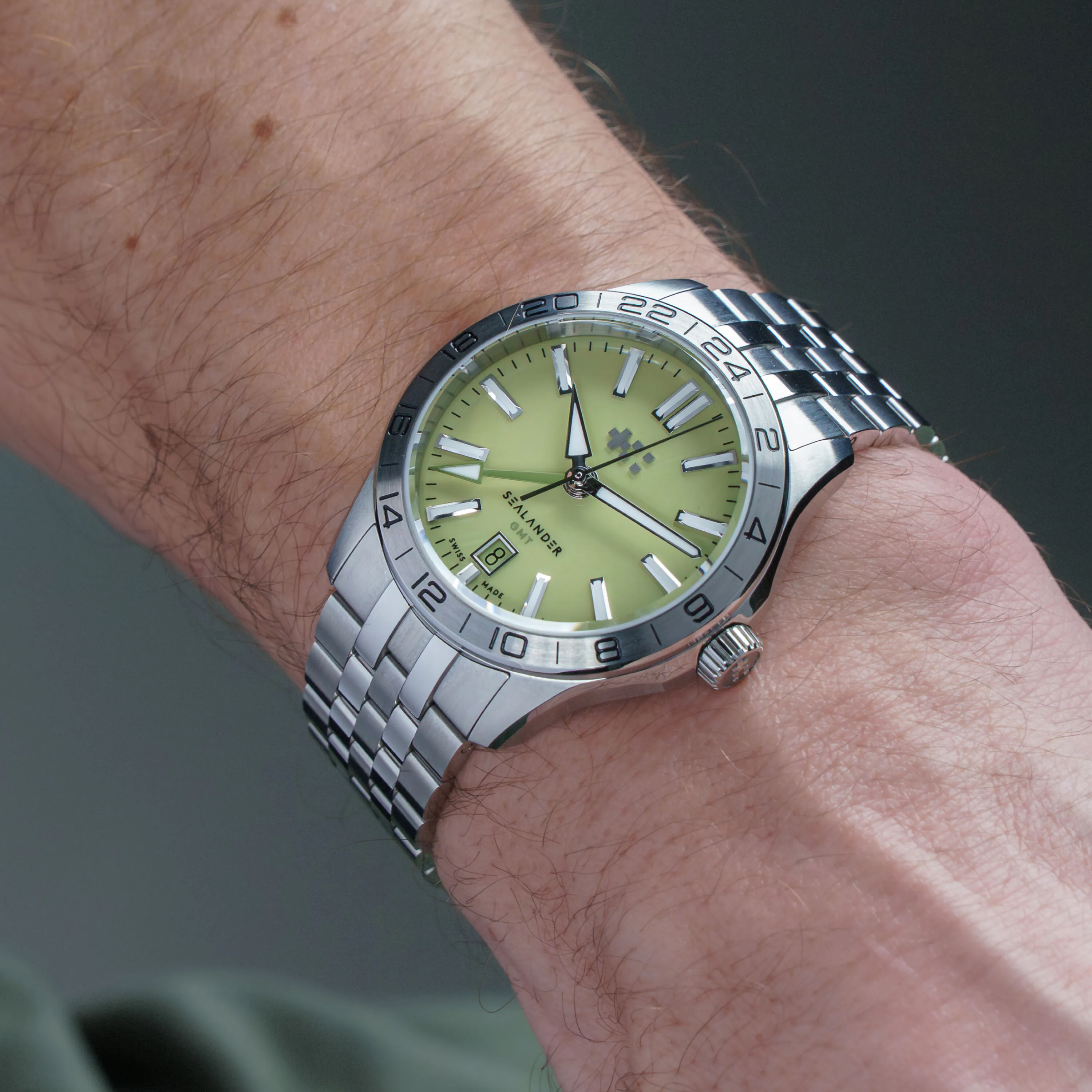 Christopher Ward C63 Sealander GMT Otomatik Pistachio C6339AGM4S00V0B1 detay görseli 1