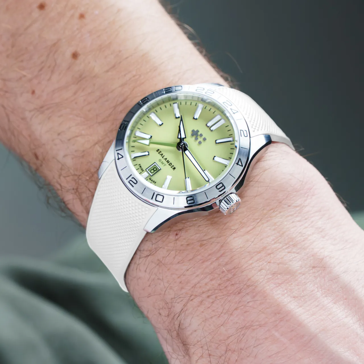 Christopher Ward C63 Sealander GMT Otomatik Pistachio C6339AGM4S00V0RW detay görseli 1