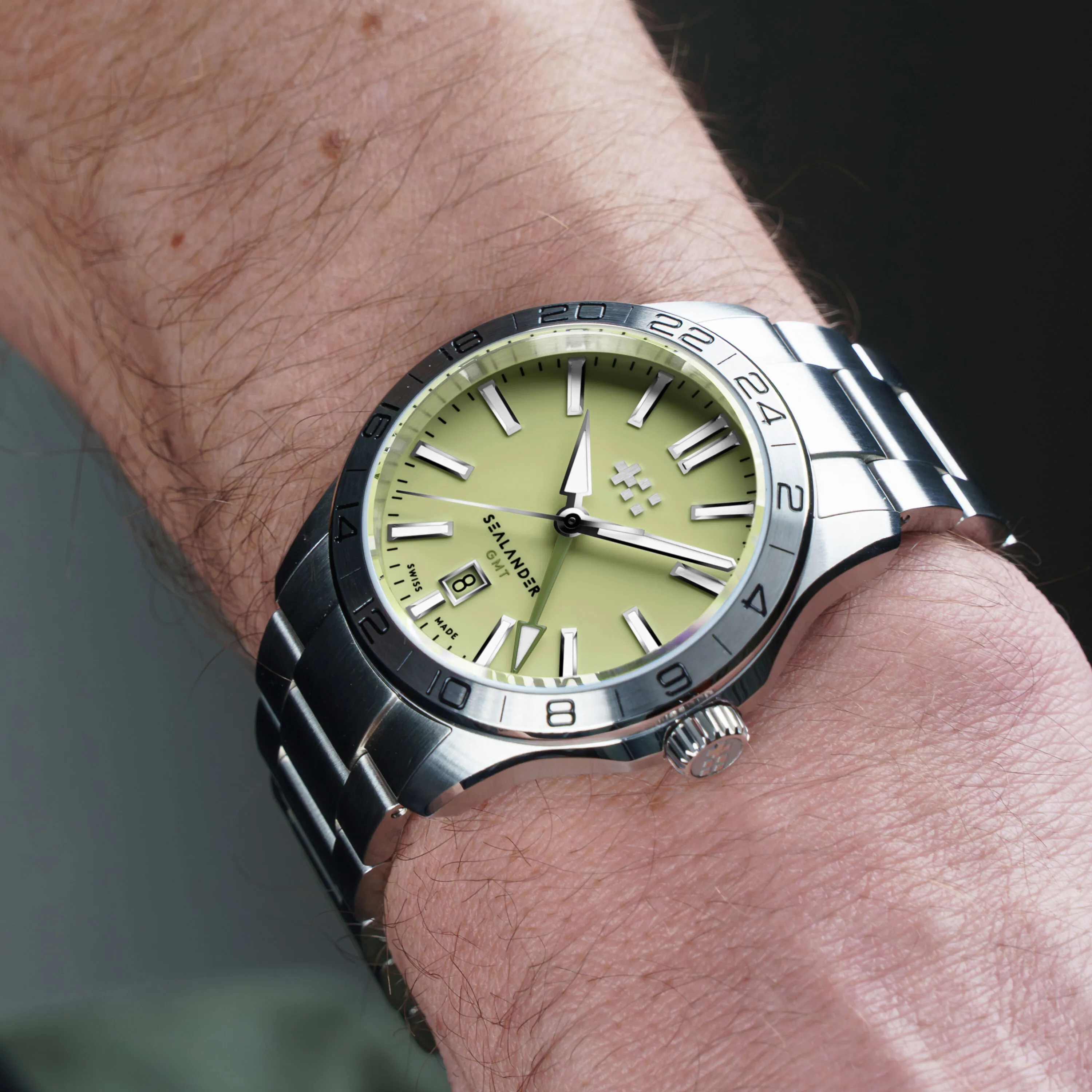 Christopher Ward C63 Sealander GMT Otomatik Pistachio C6342AGM4S00V0B0 detay görseli 1