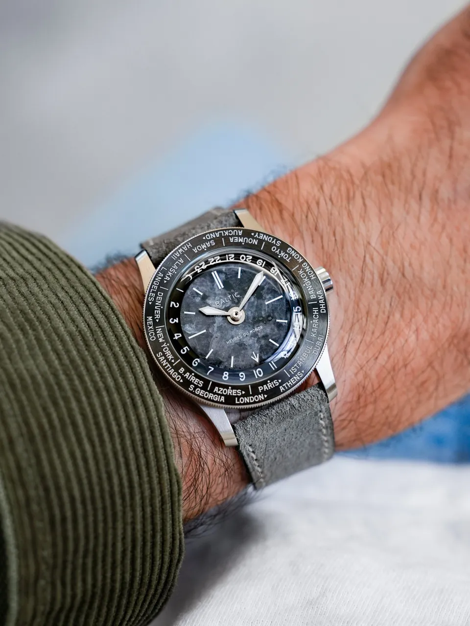 Baltic Heures Du Monde Worldtimer Labradorite Otomatik HEURESDUMONDEWORLDTIMERLABRADORITE detay görseli 5