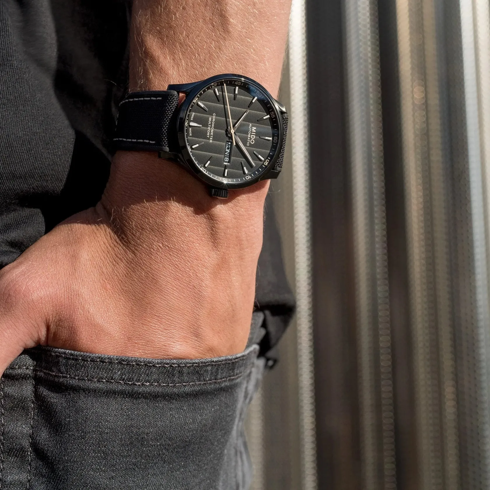 MIDO Multifort Chronometer 1 Otomatik Siyah M0384313705100 detay görseli 3