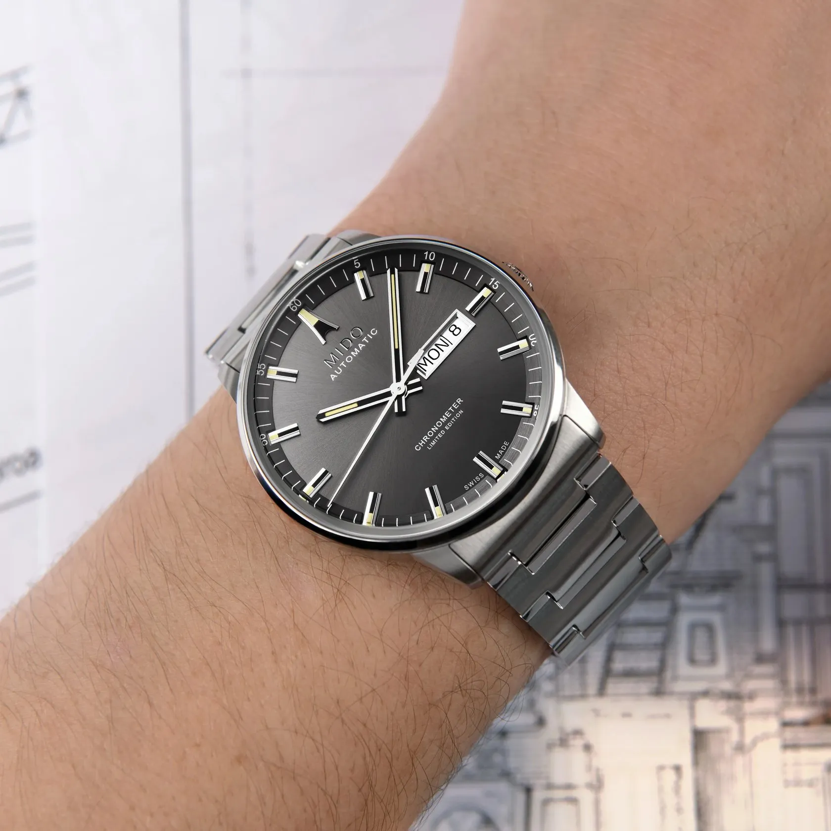 Mido Commander IBA Otomatik Anthracite M0214311106102 detay görseli 3