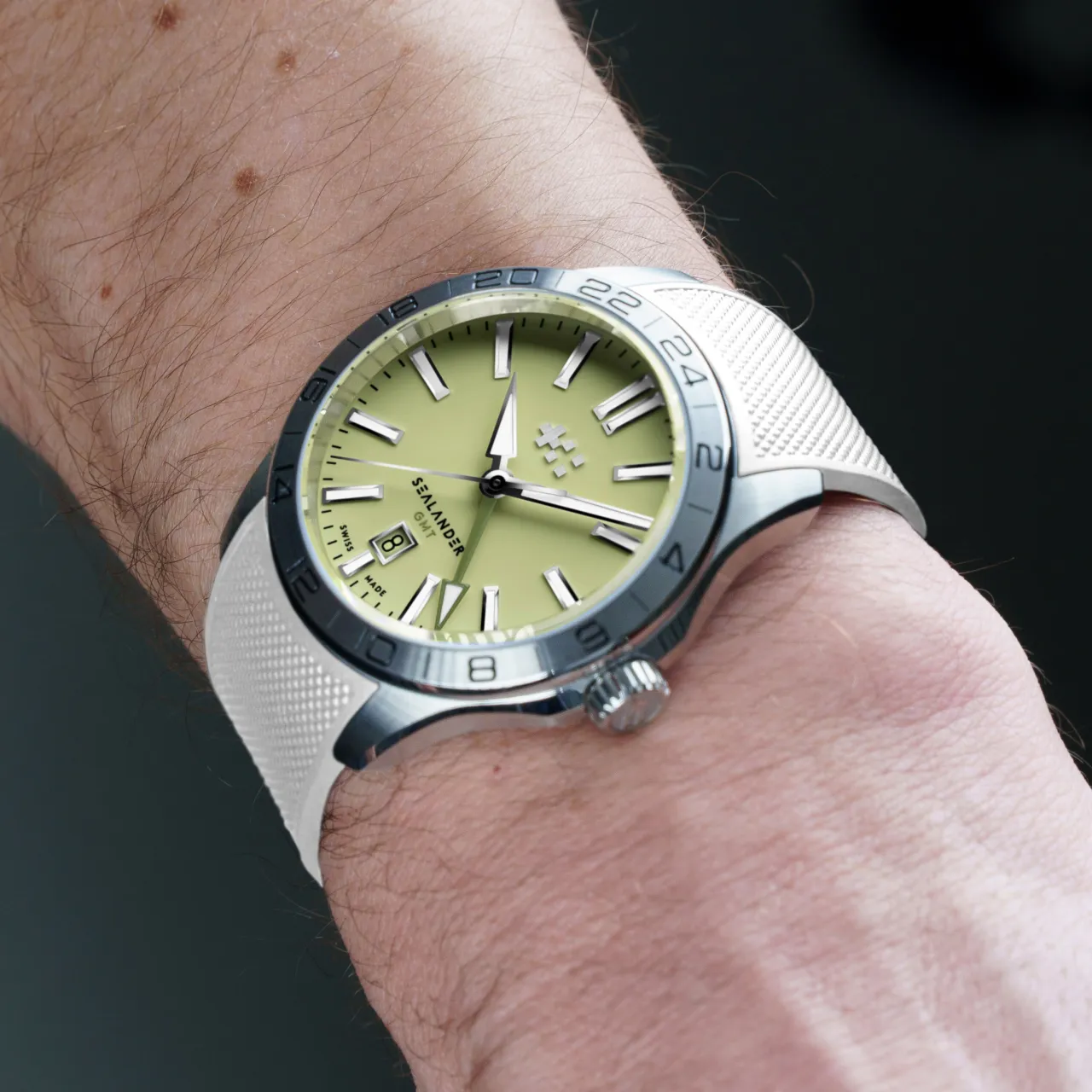 Christopher Ward C63 Sealander GMT Otomatik Pistachio C6342AGM4S00V0RW detay görseli 1